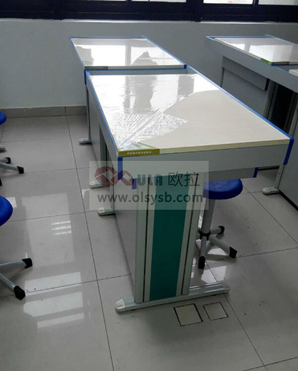 學(xué)生工程制圖室案例